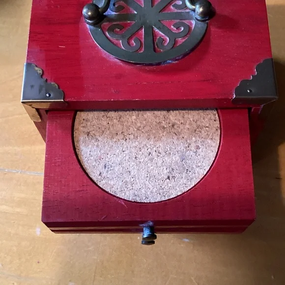 Vintage-Inspired Red coaster Organizer with Brass Details - Picture 3 of 6